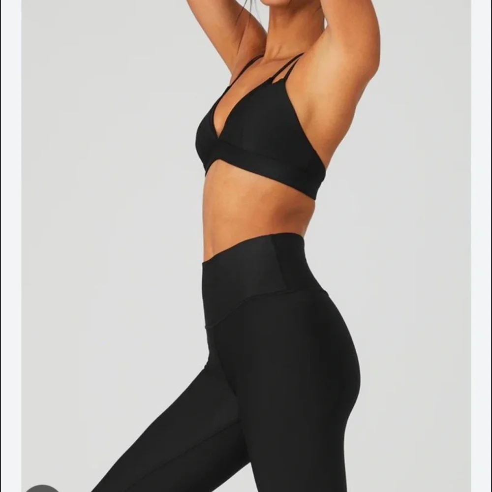 LIKE NEW ALO YOGA AIRLIFT LAYER UP BRA - Picture 3 of 7